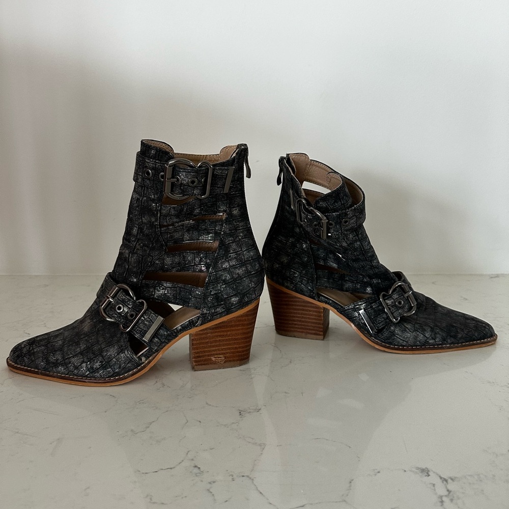 Qupid Boots